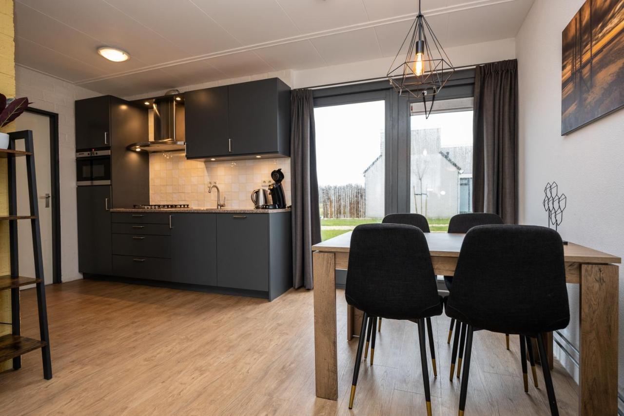 'T Eibernest Villa De Cocksdorp  Bagian luar foto